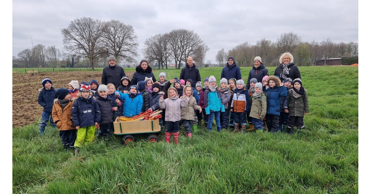  Foto zu Große Hilfe von den ganz Kleinen - Kindergarten Karken hilft bei 
