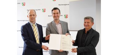 Bürgermeister Kai Louis, Regierungspräsident Thomas Wilk,  Stadtplaner Andreas van Vliet