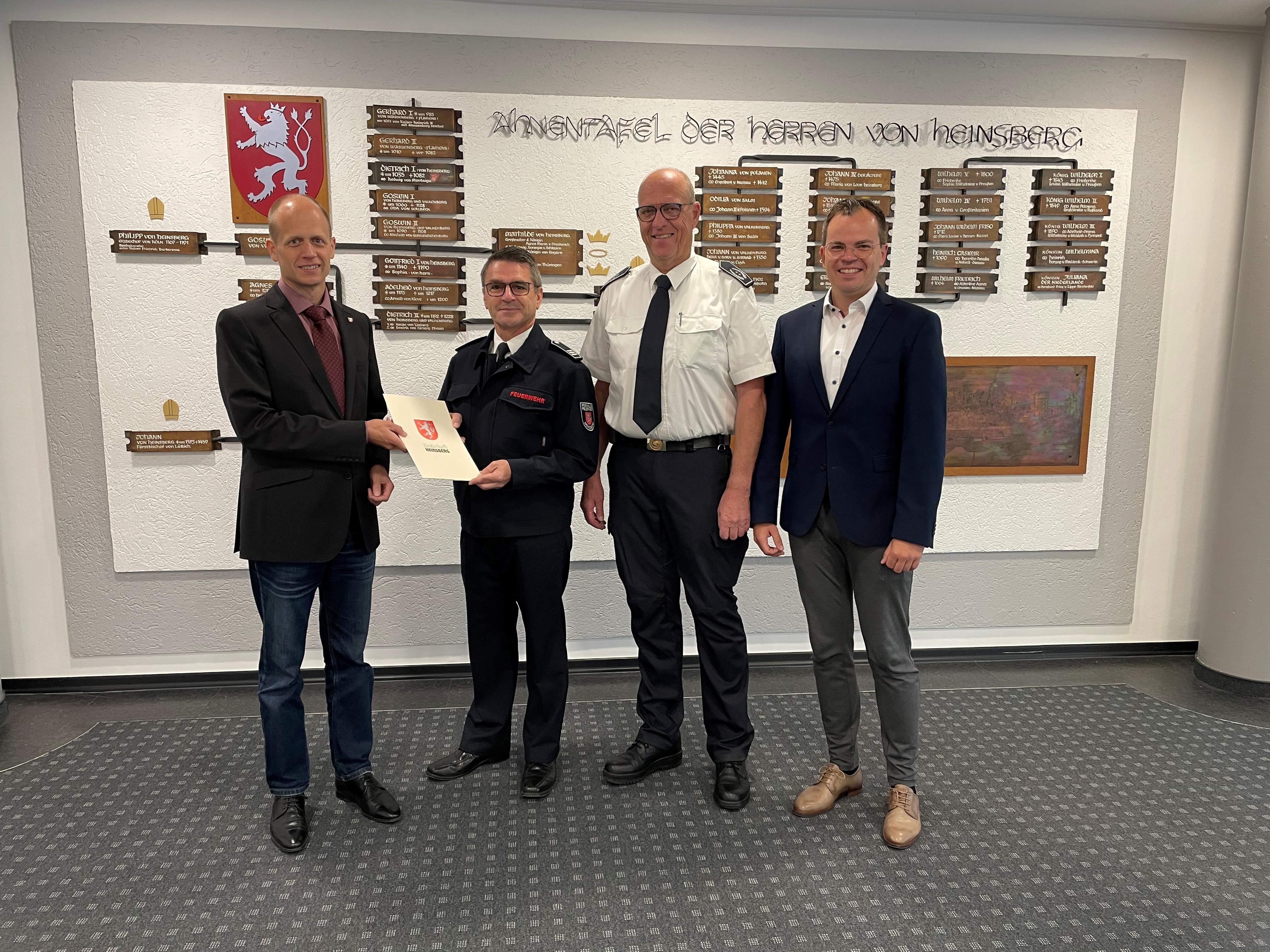 Bürgermeister Kai Louis, stellvertretender Leiter der Freiwilligen Feuerwehr Hans-Leo Schreinemachers, Stadtbrandinspektor Ralf Wählen und Dennis Mevissen, Leiter Rechts- und Ordnungsamt 