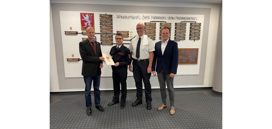 Bürgermeister Kai Louis, stellvertretender Leiter der Freiwilligen Feuerwehr Hans-Leo Schreinemachers, Stadtbrandinspektor Ralf Wählen und Dennis Mevissen, Leiter Rechts- und Ordnungsamt 