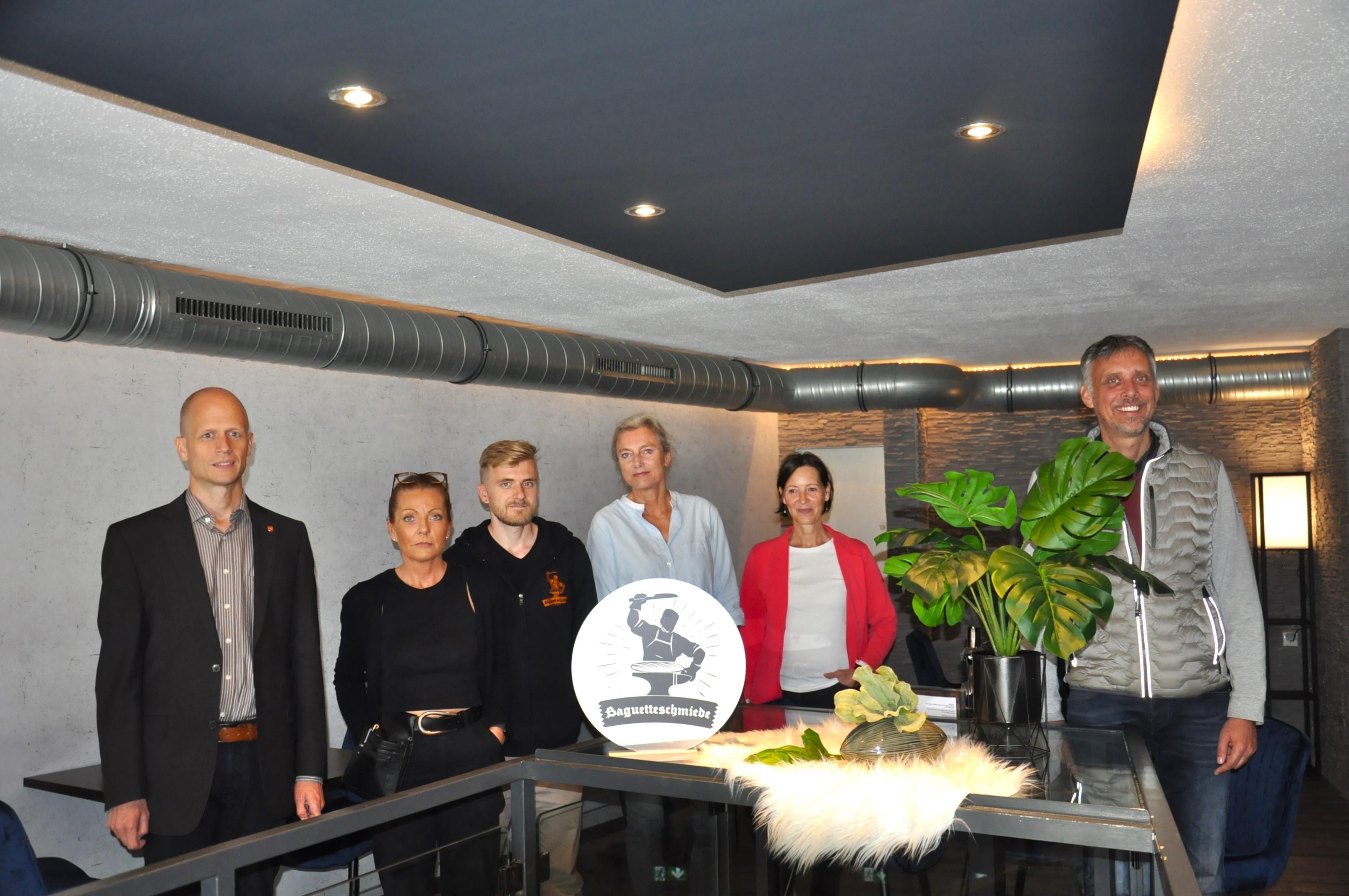 Bürgermeister Kai Louis, Andrea und Maximilian Busch, Bettina Walde, Citymanagement, Silke und Stefan Otto vom Gewerbe- und Verkehrsverein