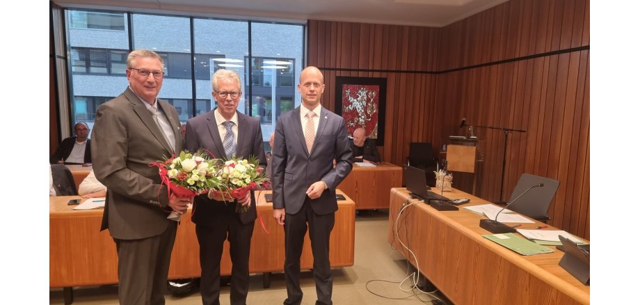 Bürgermeister Kai Louis mit Albert Heitzer und Siegfried Jansen