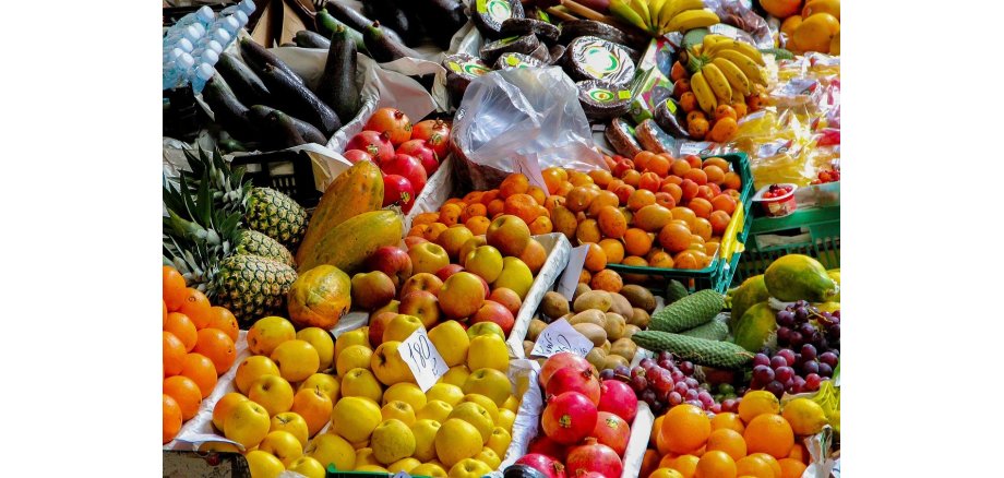 Früchtestand auf dem Wochenmarkt