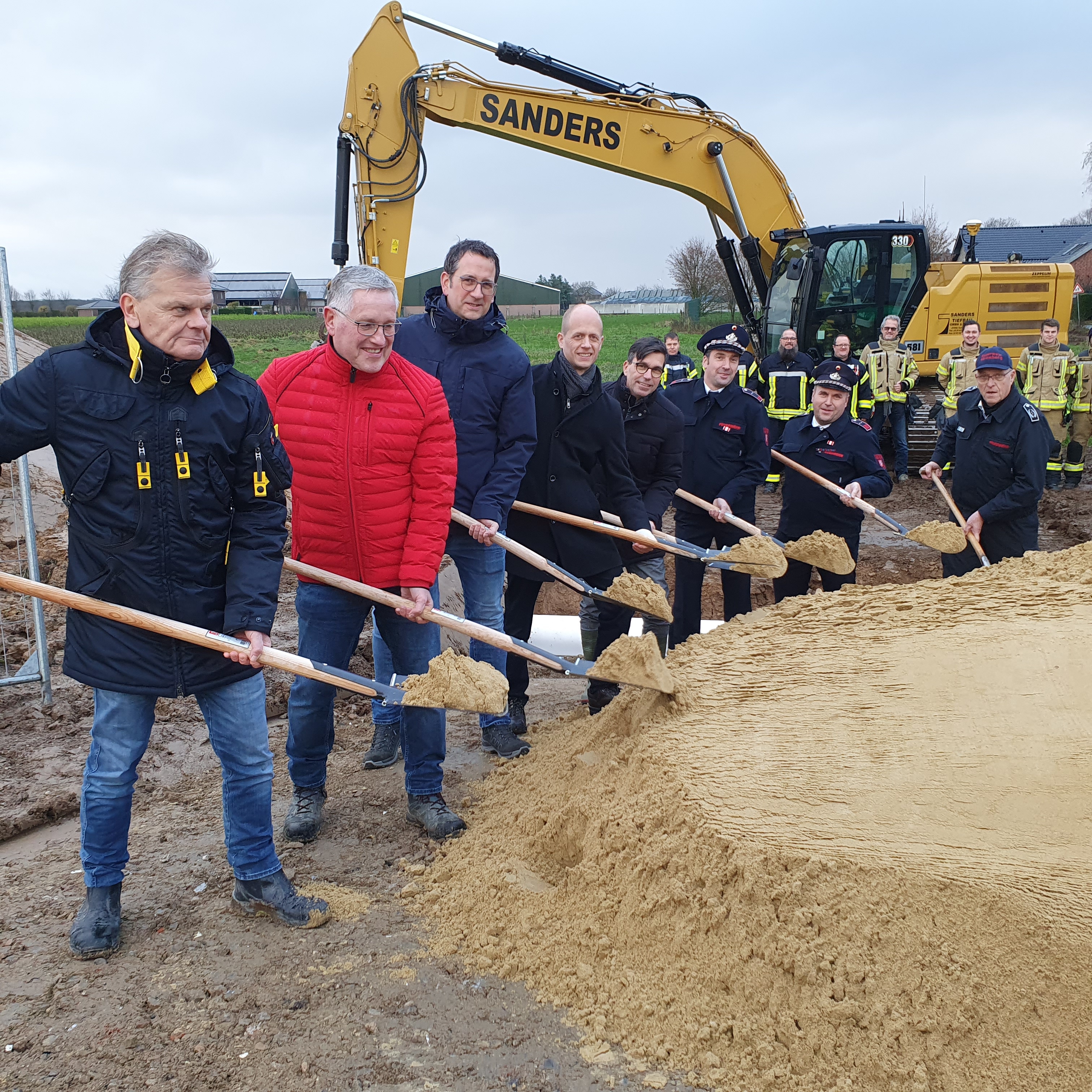 Spatenstich: Hier entsteht das neue Feuerwehrgerätehaus für die Löscheinheiten Waldenrath und Straeten