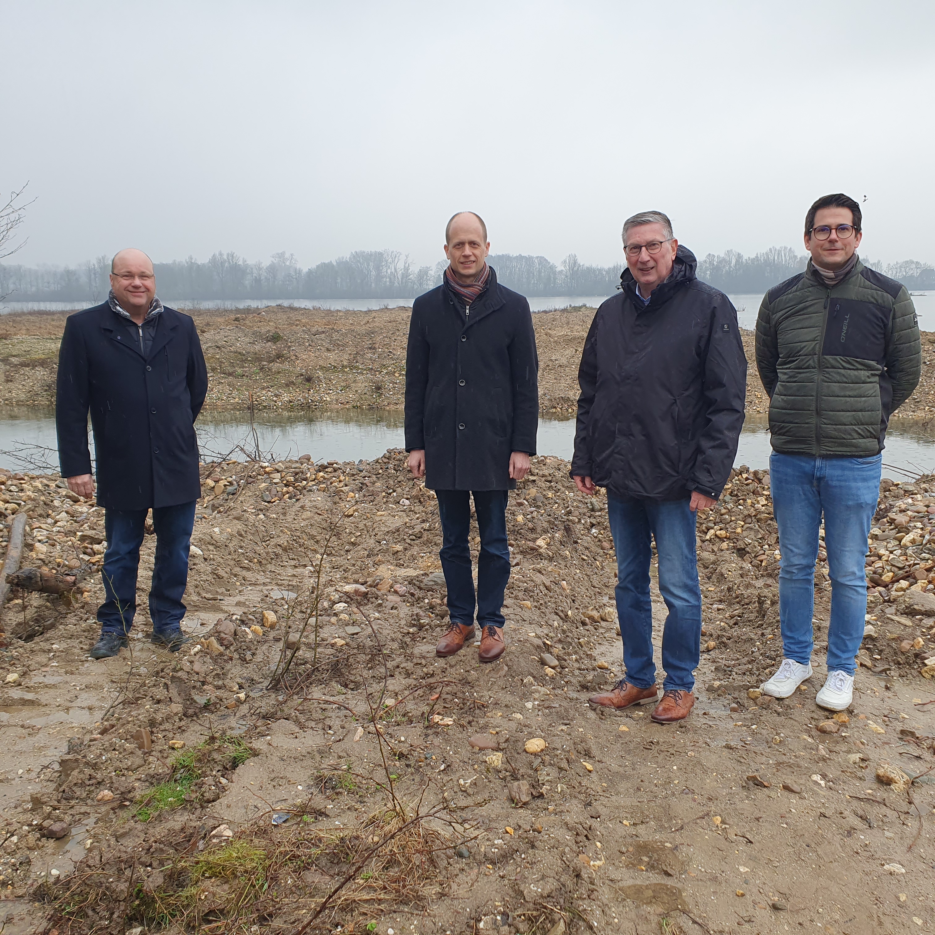 Norbert Cox, Leiter des Amtes für Stadtgrün und Baubetrieb, Bürgermeister Kai Louis, Siegfried Jansen, Ortsvorsteher von Heinsberg sowie der Ortsvorsteher von Heinsberg-Lieck, Patrick Räde