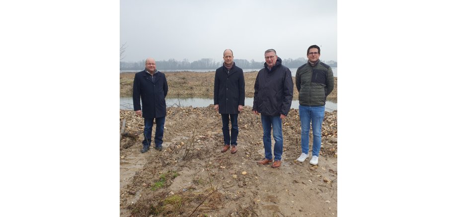 Norbert Cox, Leiter des Amtes für Stadtgrün und Baubetrieb, Bürgermeister Kai Louis, Siegfried Jansen, Ortsvorsteher von Heinsberg sowie der Ortsvorsteher von Heinsberg-Lieck, Patrick Räde