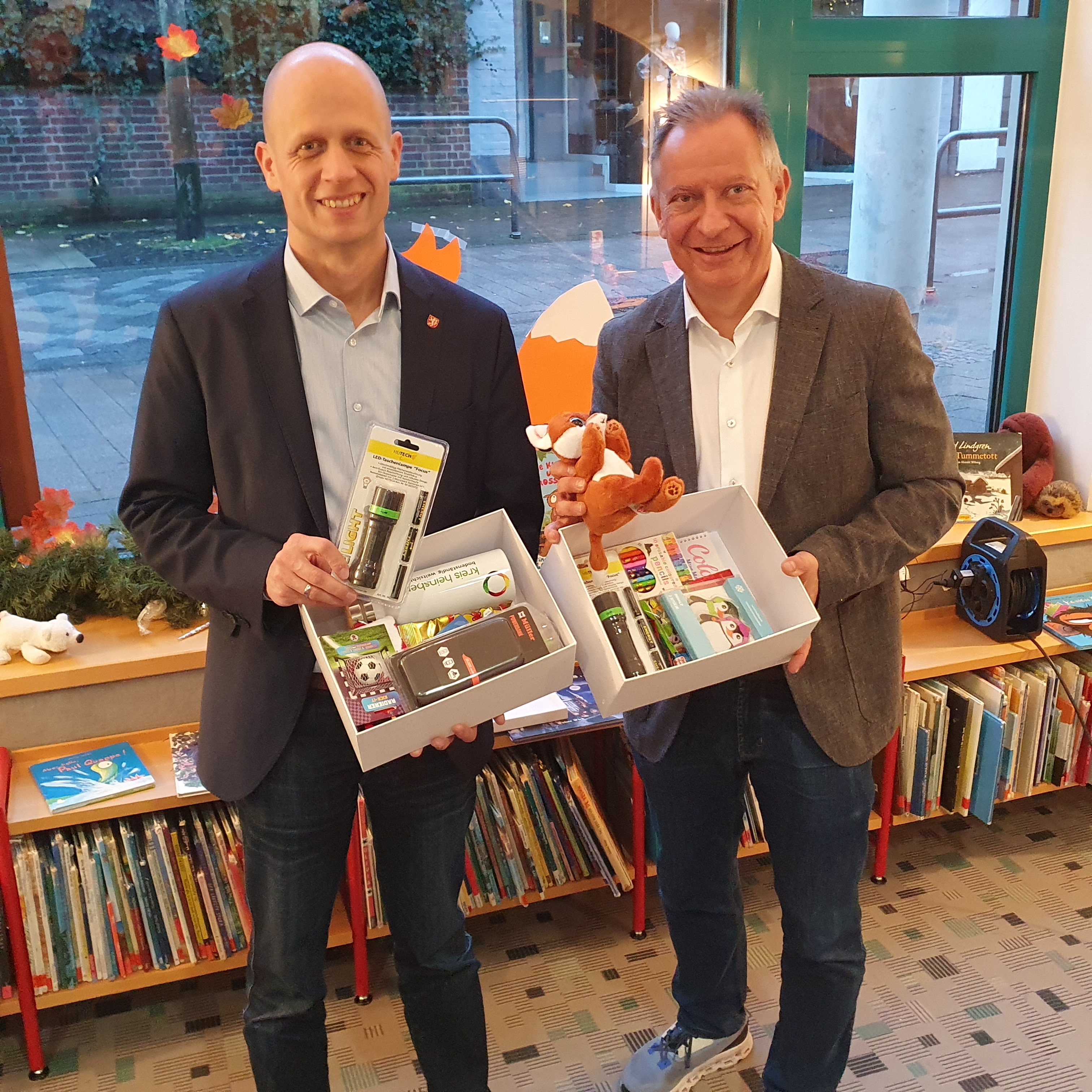 Stadtbücherei Heinsberg Bürgermeister Kai Louis und Landrat Pusch