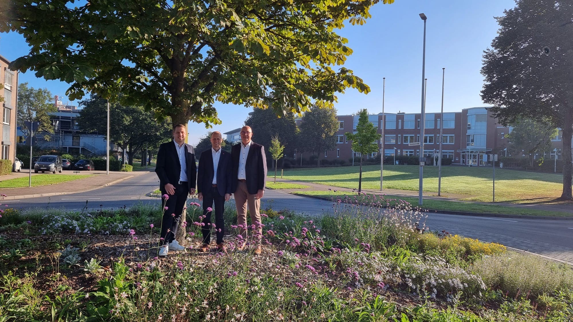 Kreisverkehr Heinsberg Volksbank Thomas Back und Bürgermeister Kai Louis