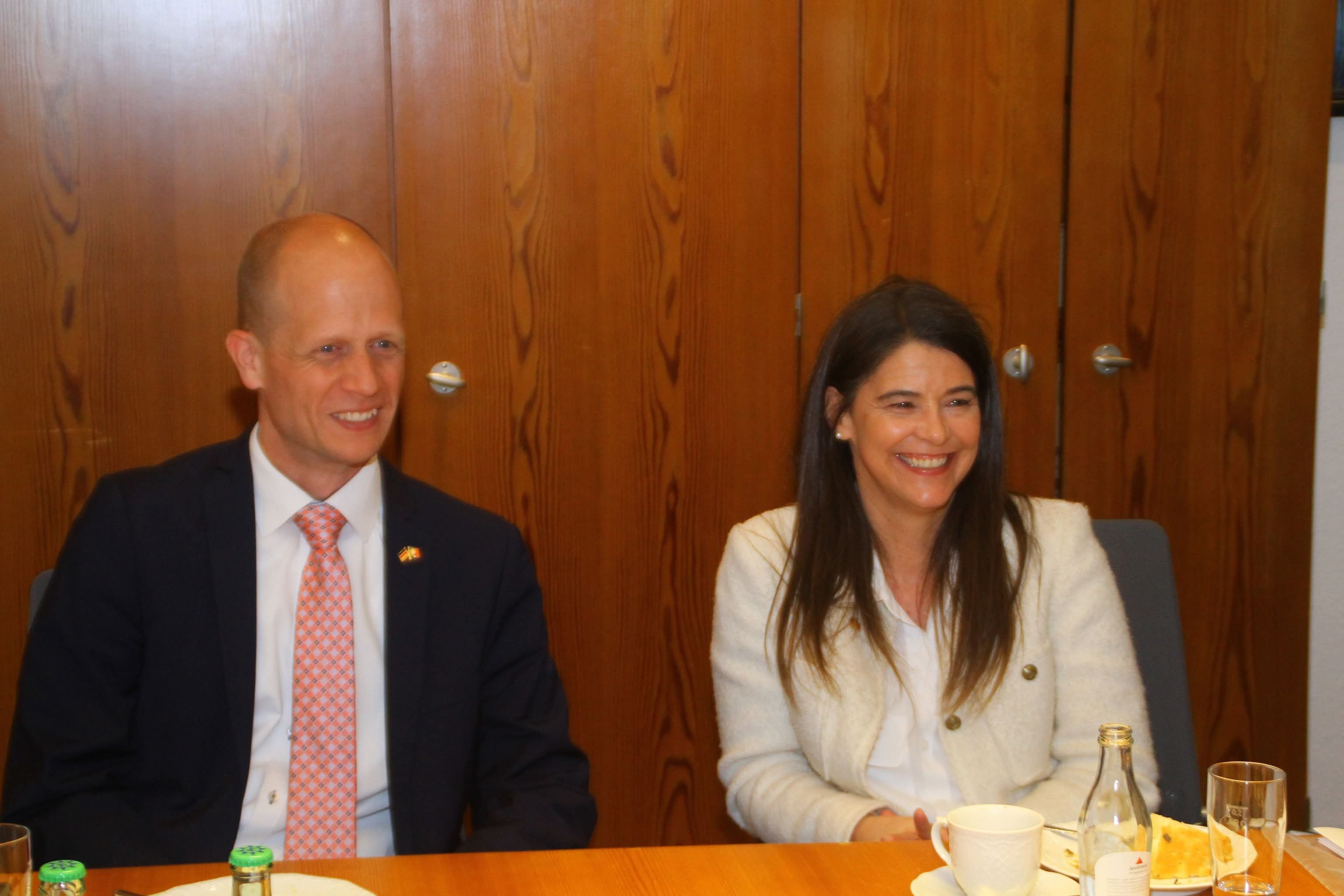 Bürgermeister Kai Louis und Generalkonsulin Palma