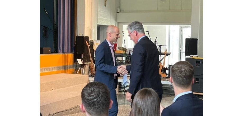 Bürgermeister Kai Louis verabschiedet Schulleiter Albert Zaunbrecher 