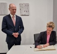 Bürgermeister Kai Louis und Ministerin Ina Brandes