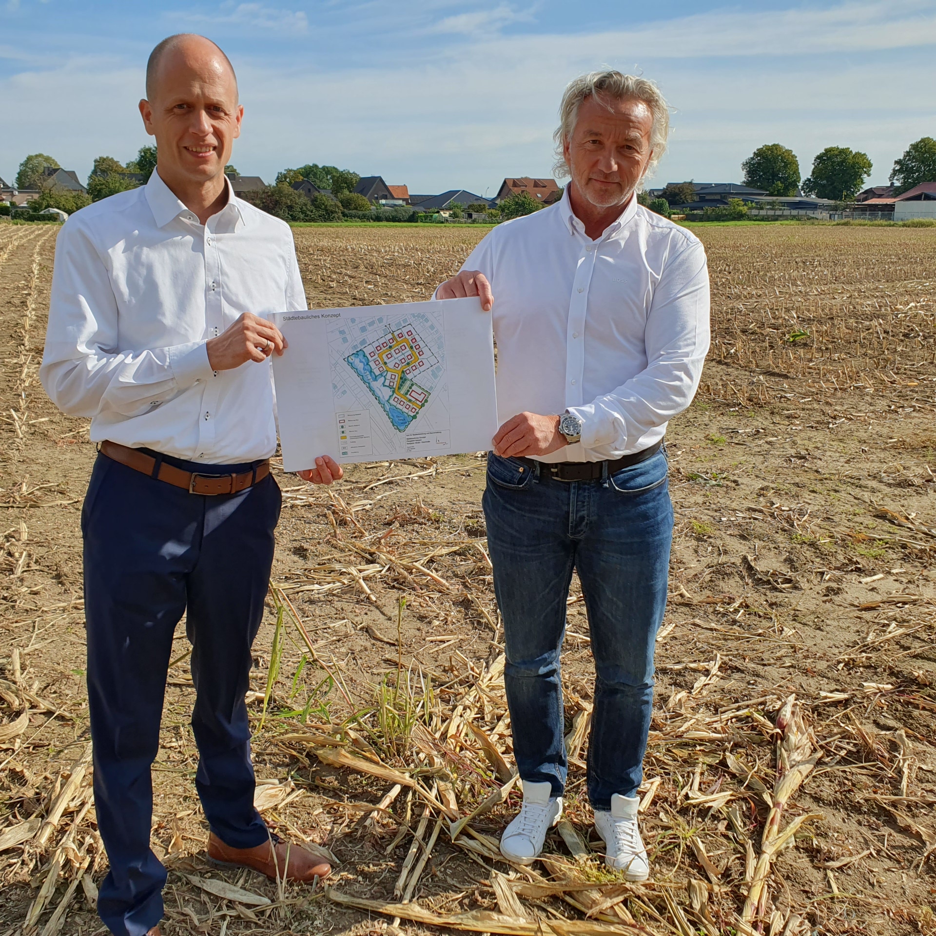 Bürgermeister Kai Louis und Guido Peters, Ortsvorsteher von Heinsberg-Kempen an der Kempener Straße