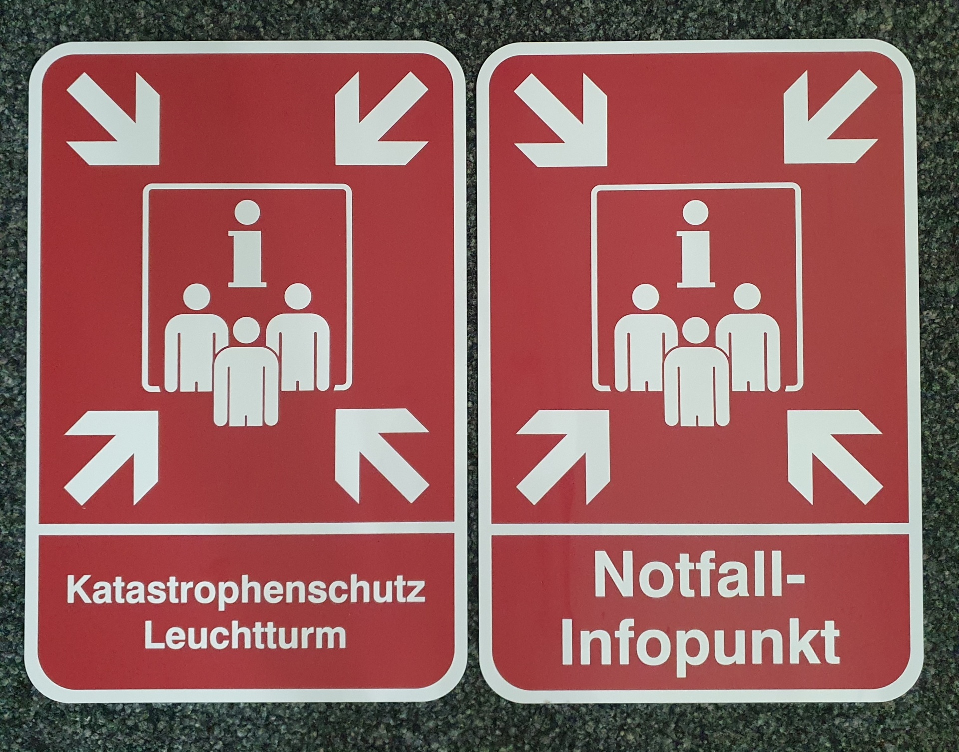 Schilder Notfall-Infopunkt