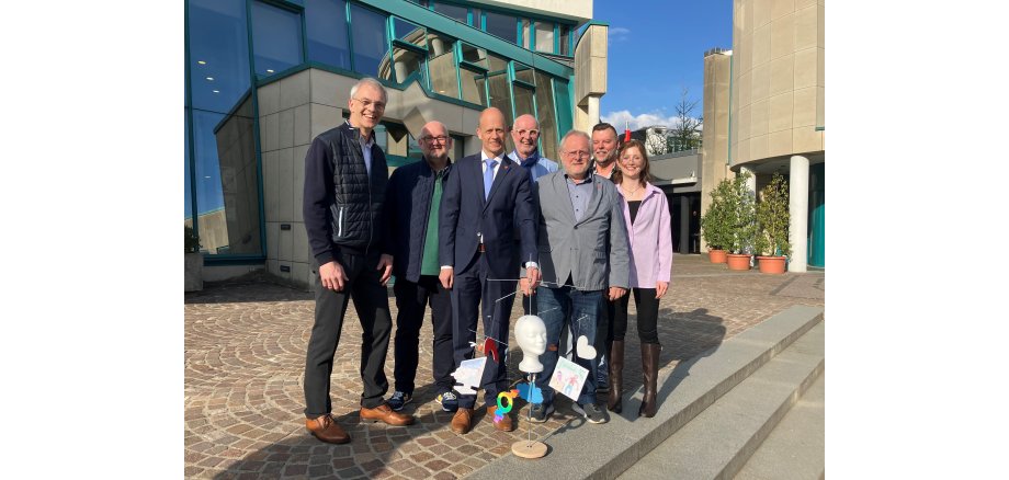 Norbert Krichel (CDU), Jochen Lintzen (SPD), Bürgermeister Kai Louis, Walter Leo Schreinemacher (Freie Wähler), Willi Mispelbaum (parteilose Fraktion), Heinrich Schmitz (FDP) und Carmen Vondeberg (Grüne)