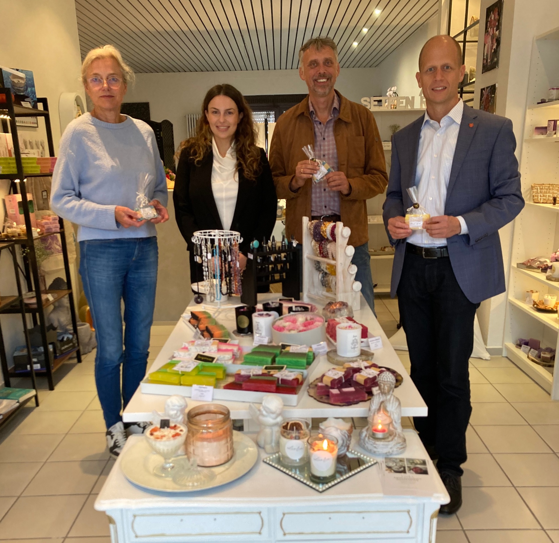 Besuch bei Liora Kristallwelt - im Ladenlokal