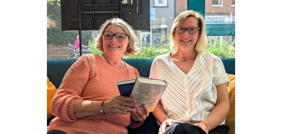 Ute Oberhagemann und Sabrina Wallek, Stadtbücherei Heinsberg, laden zum literarischen Austausch ein